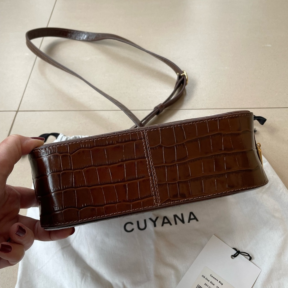 Cuyana Brown Croc-Embossed Leather Crossbody Bag - Picture 12 of 15